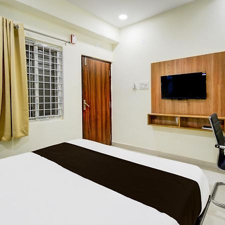 Super Townhouse Kukatpally North Formerly Munagala Arcade Хидерабад Екстериор снимка