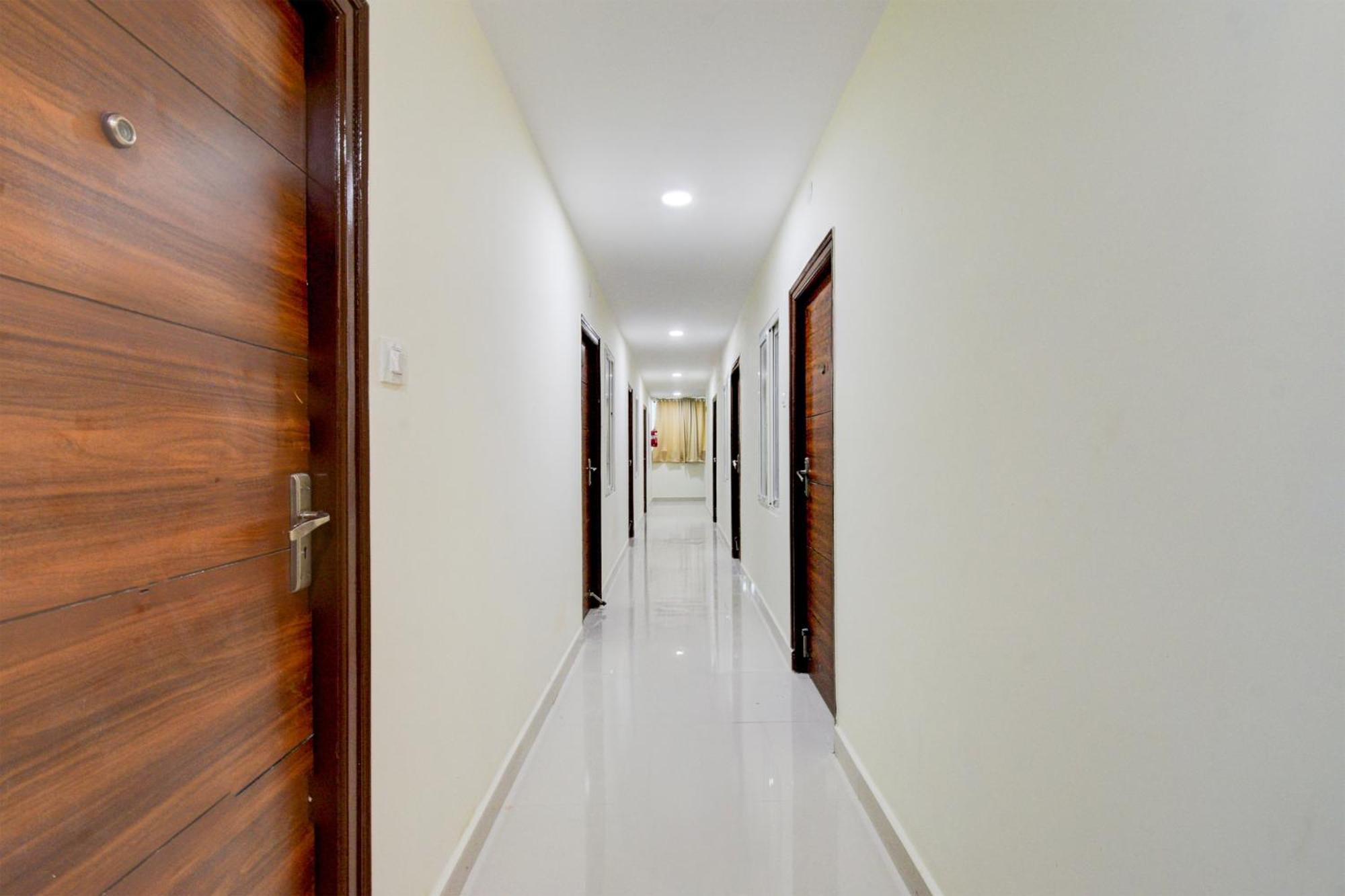Super Townhouse Kukatpally North Formerly Munagala Arcade Хидерабад Екстериор снимка