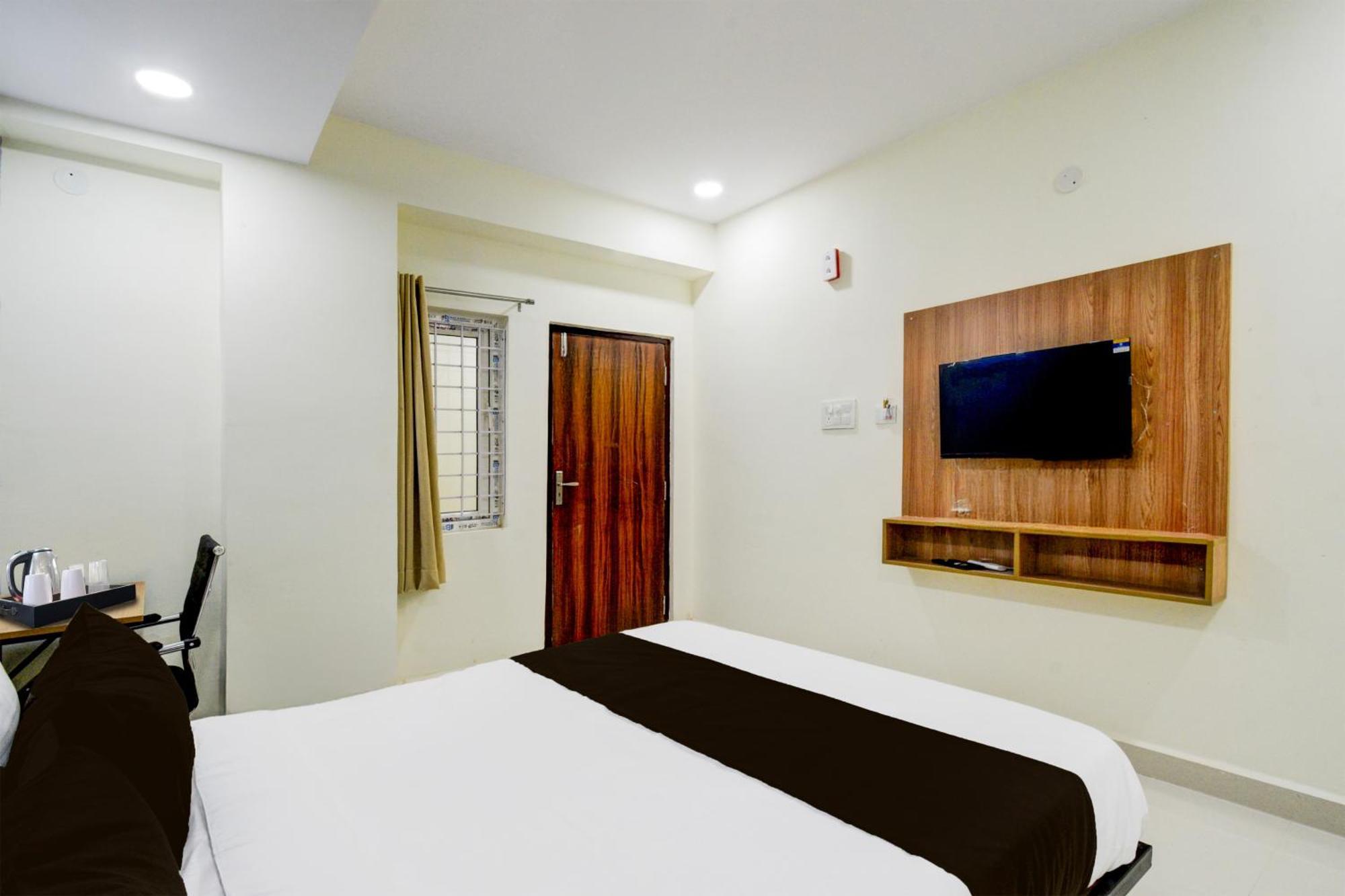 Super Townhouse Kukatpally North Formerly Munagala Arcade Хидерабад Екстериор снимка