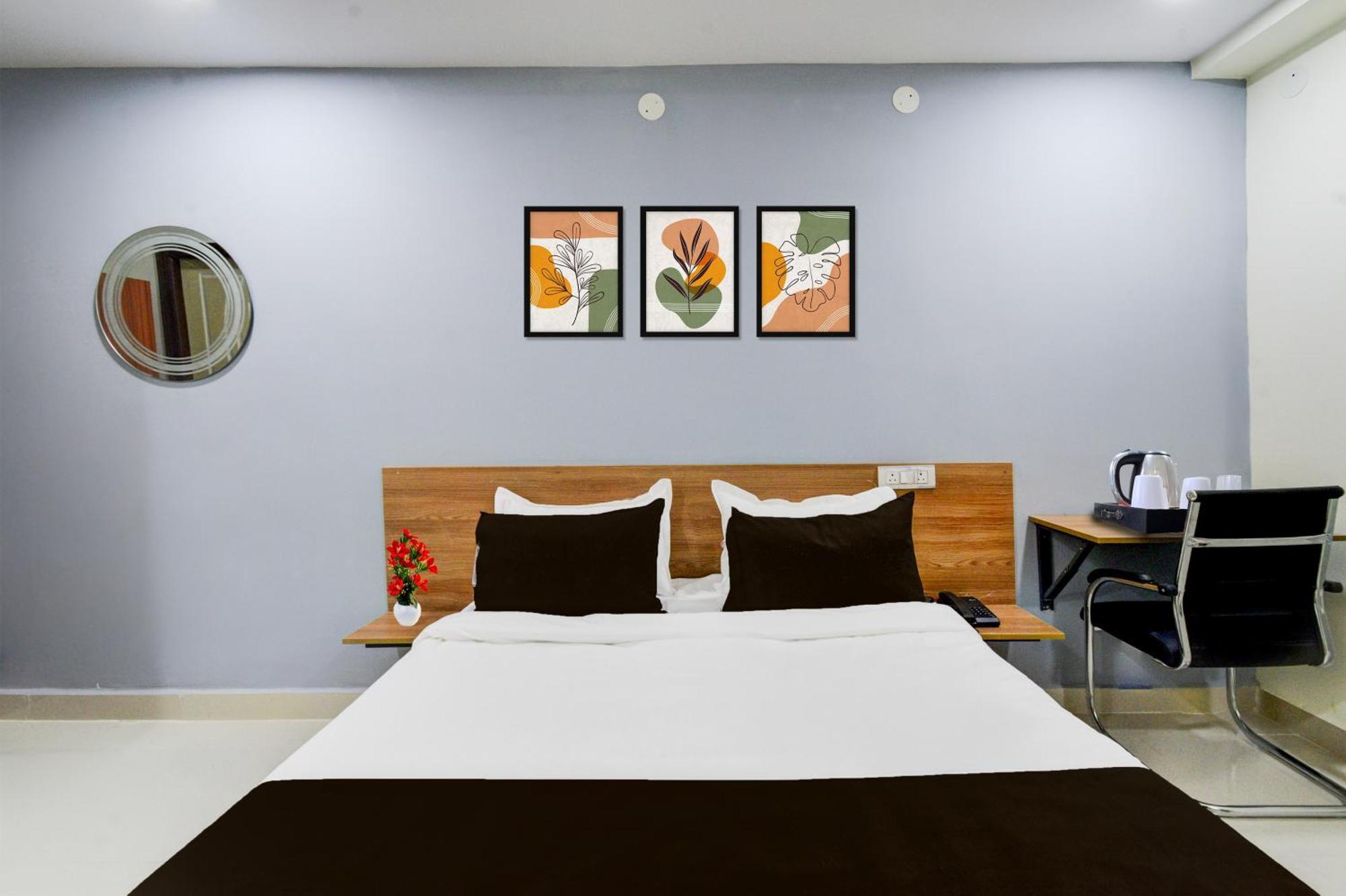 Super Townhouse Kukatpally North Formerly Munagala Arcade Хидерабад Екстериор снимка