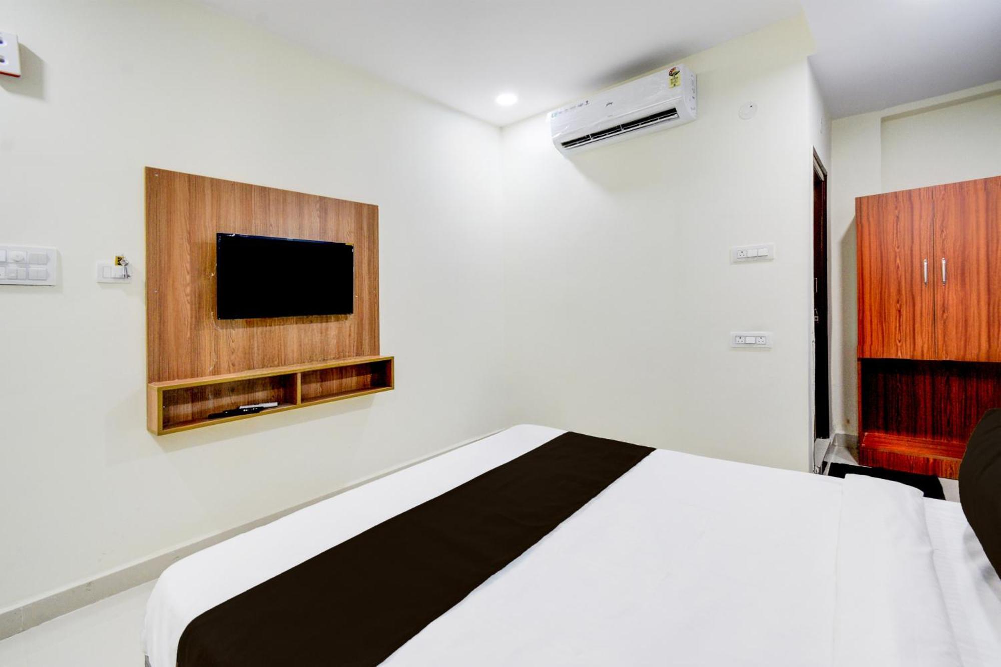 Super Townhouse Kukatpally North Formerly Munagala Arcade Хидерабад Екстериор снимка