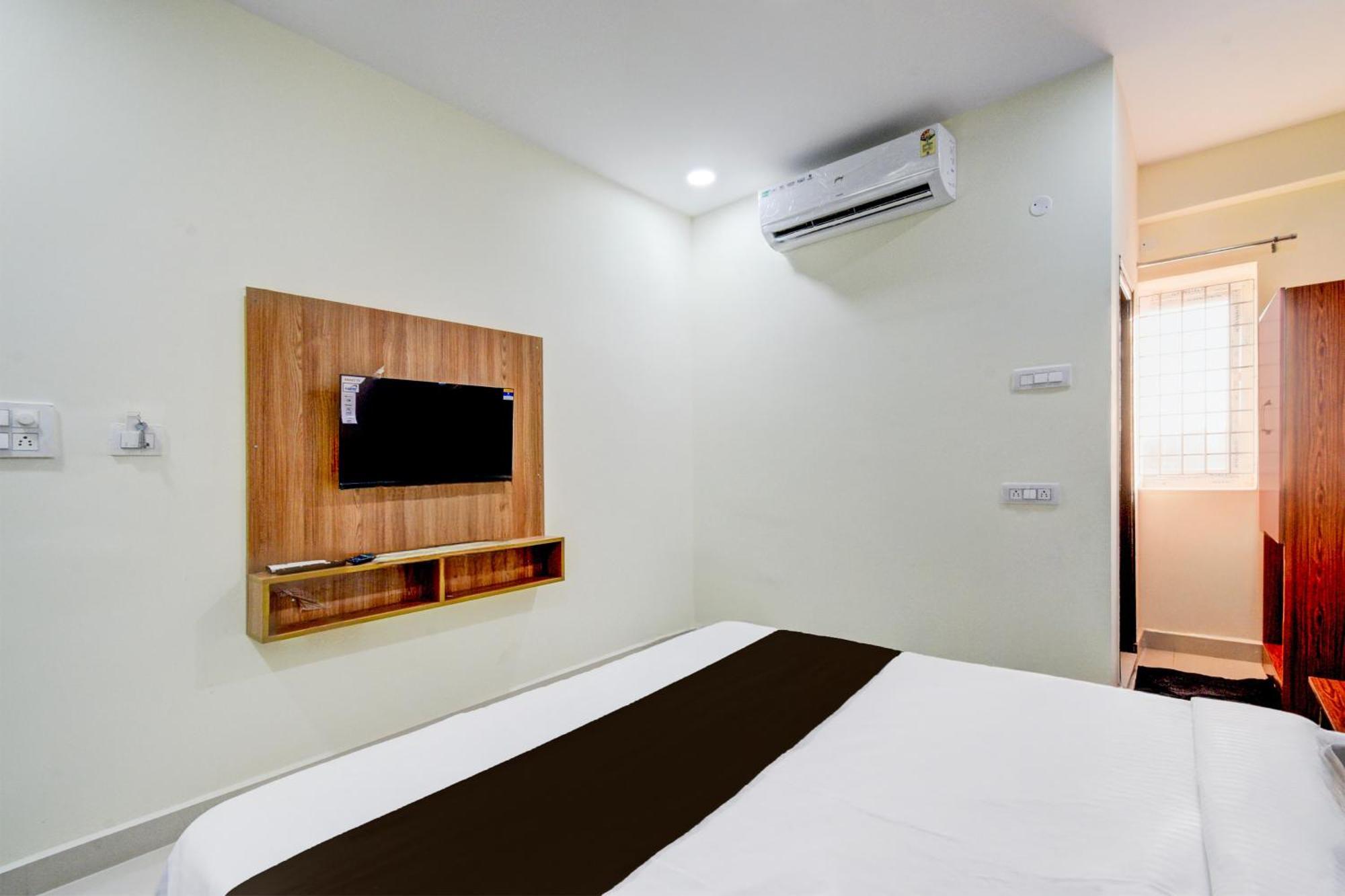 Super Townhouse Kukatpally North Formerly Munagala Arcade Хидерабад Екстериор снимка