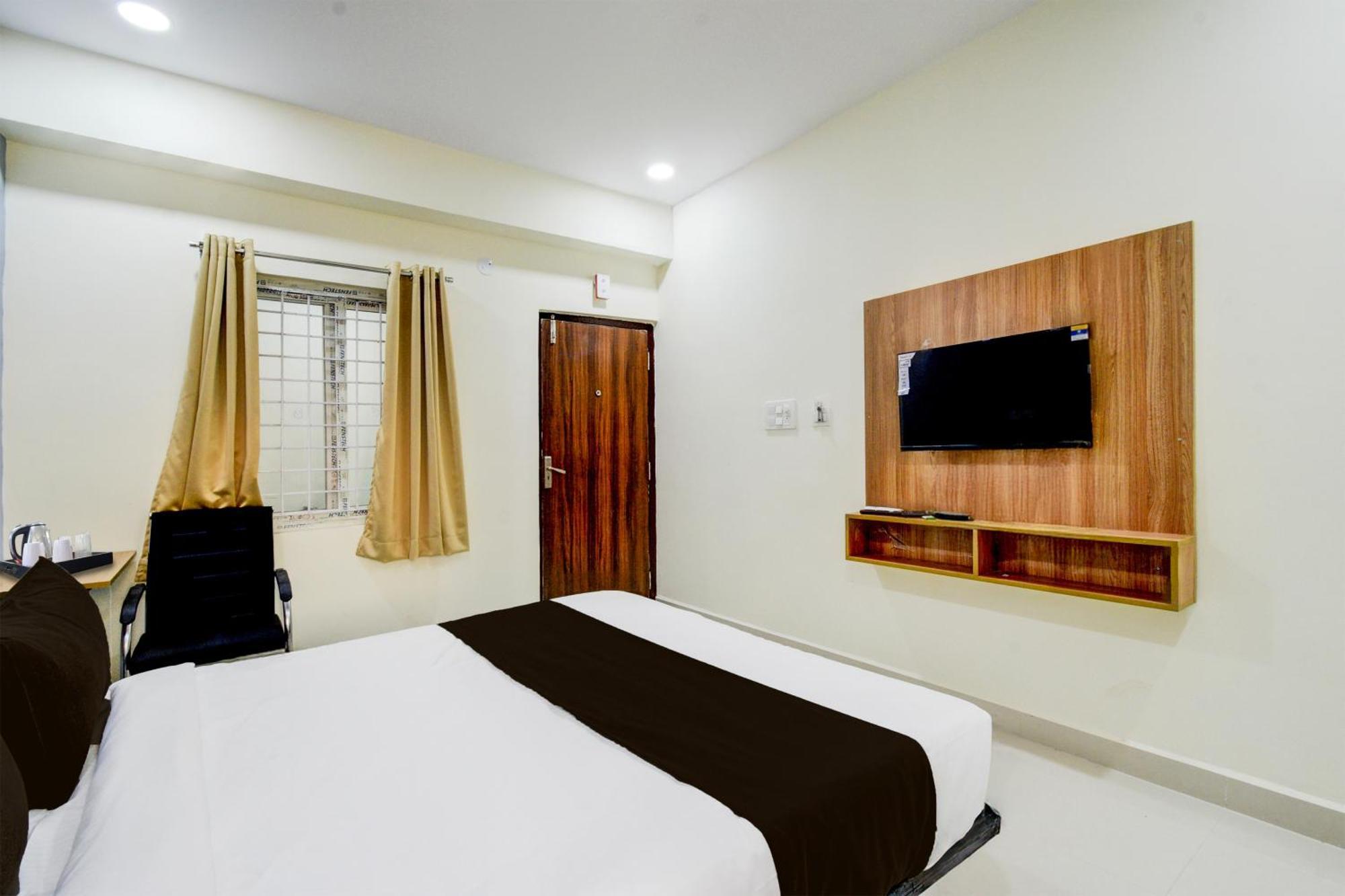 Super Townhouse Kukatpally North Formerly Munagala Arcade Хидерабад Екстериор снимка
